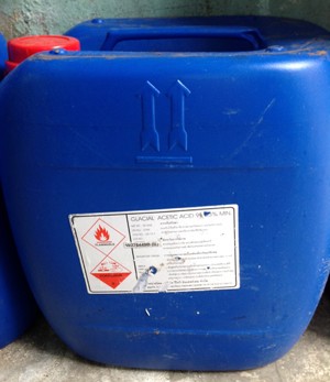 acetic-acid-vinegar-head